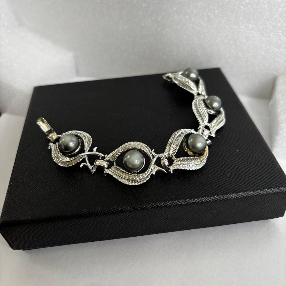 Vintage Signed STAR Silver-tone Leaf Link Bracelet with Grey Faux Pearls